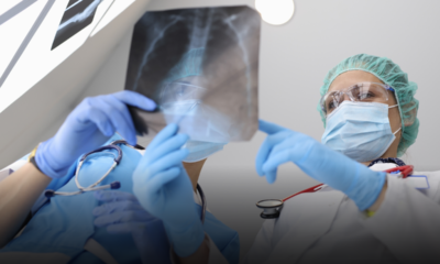 Polmonite atipica, la “polmonite camminante”: cos’è, come si manifesta e come si previene