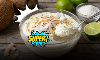 Mousse al cocco super soffice: come preparare in pochi minuti un dessert al cucchiaio fresco e profumato con scaglie di mandorla
