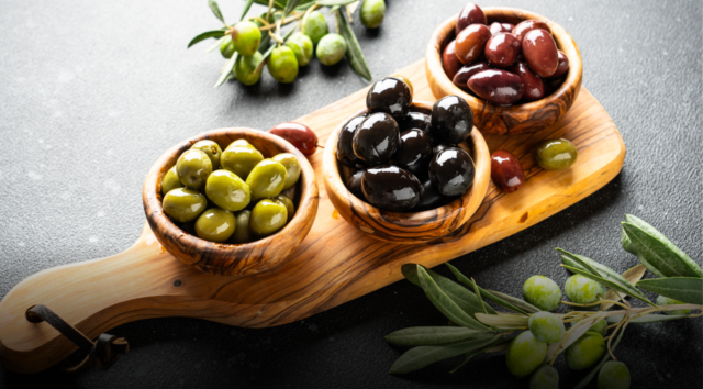 Piccole ma caloriche: come inserire le olive nella dieta mediterranea ed evitare il troppi grassi