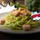 Spaghetti con tonno e crema di broccoli, la ricetta salvacena: il contrasto di sapori ed il trucco per un condimento da chef