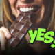 Mangiare cioccolato fondente rallenta davvero l'invecchiamento? Cosa rivelano gli studi su antiossidanti, cervello e salute cellulare