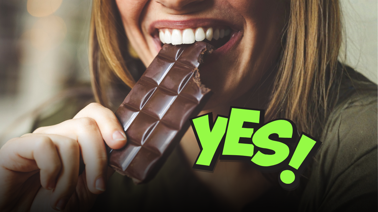 Mangiare cioccolato fondente rallenta davvero l'invecchiamento? Cosa rivelano gli studi su antiossidanti, cervello e salute cellulare